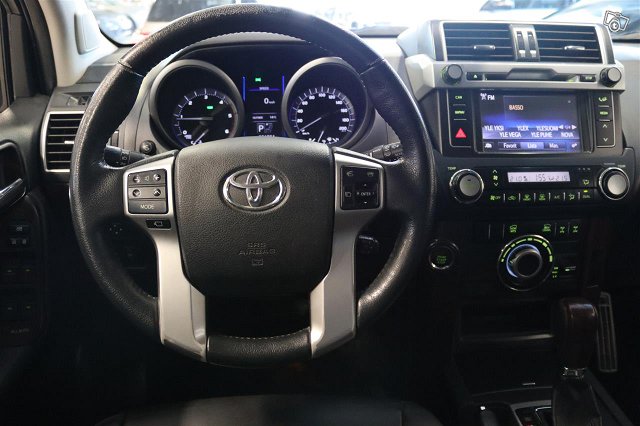 Toyota Land Cruiser 11