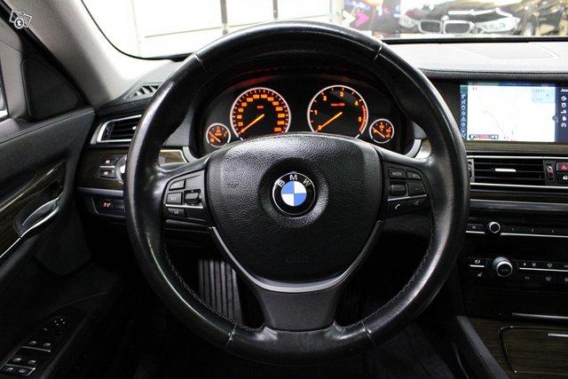 BMW 730 12