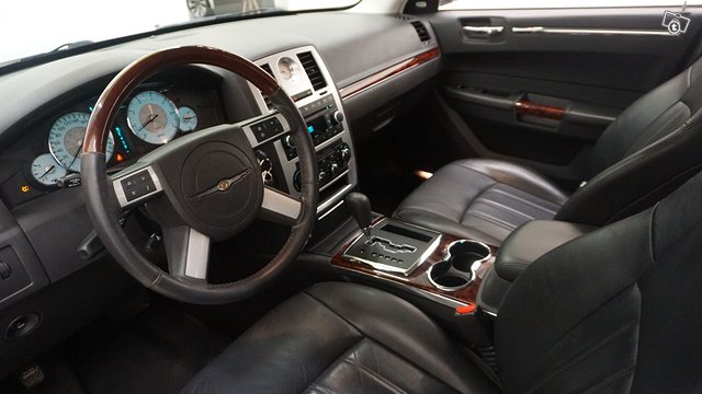 Chrysler 300C 12