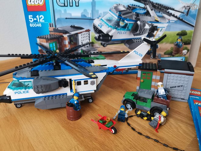 lego poliisihelikopteri