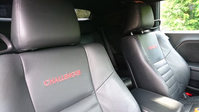 Dodge Challenger 13