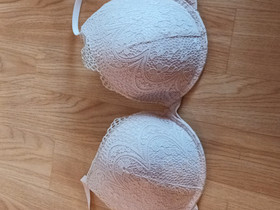 Uudet rintaliivit 90a, Vaatteet ja kengät, Ulvila, Tori.fi Uudet rintaliivit 90a, Vaatteet ja kengät, Ulvila, Tori.fi