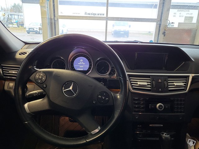 Mercedes-Benz E 200 CDI 7