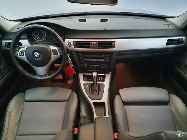 BMW 325xi 6