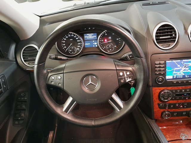 Mercedes-Benz GL 10