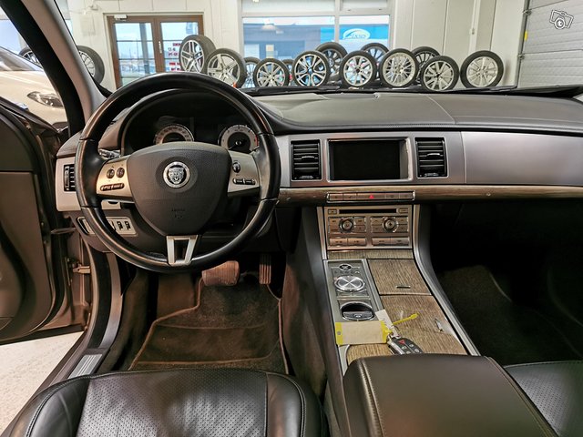 Jaguar XF 10