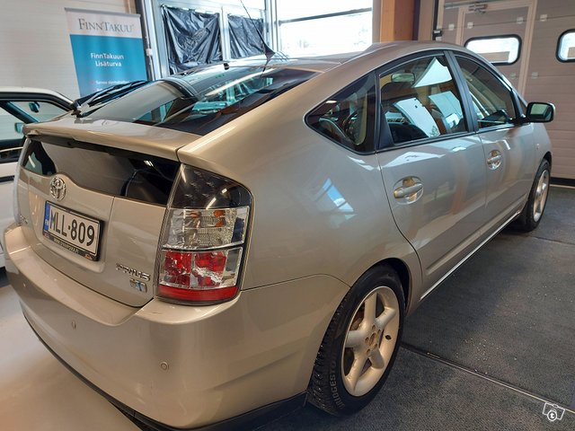 Toyota Prius 4