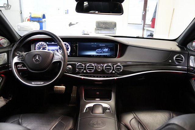 Mercedes-Benz S 63 AMG 8