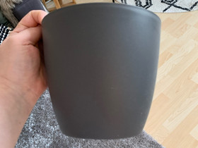 Muovinen harmaa ruukku, Ruukut, kivet ja koristeet, Piha ja puutarha, Joensuu, Tori.fi Muovinen harmaa ruukku, Ruukut, kivet ja koristeet, Piha ja puutarha, Joensuu, Tori.fi