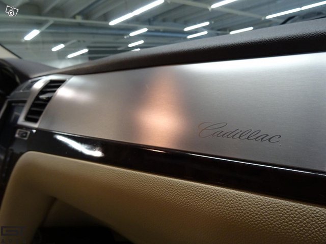 Cadillac Escalade 25
