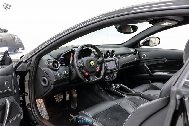 Ferrari FF 25