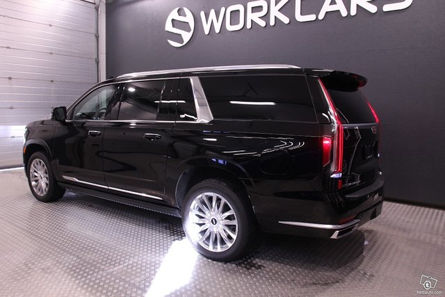 Cadillac Escalade 4