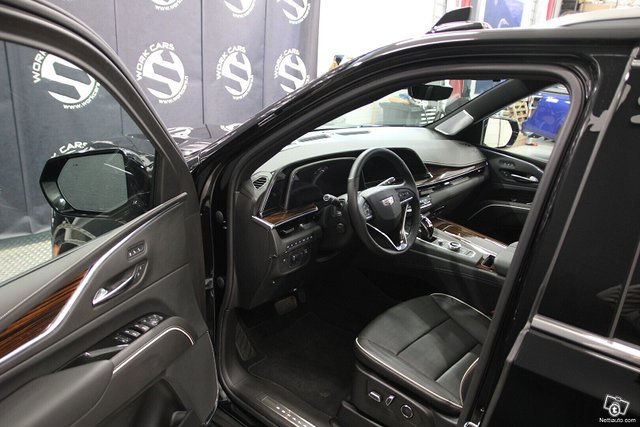Cadillac Escalade 15