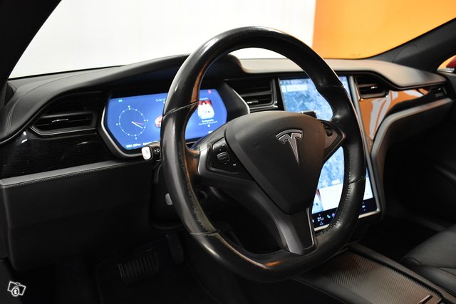 Tesla Model S 12