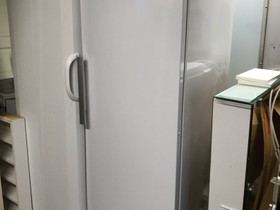 Kaappipakastin ELECTROLUX, Jääkaapit ja pakastimet, Kodinkoneet, Hämeenlinna, Tori.fi Kaappipakastin ELECTROLUX, Jääkaapit ja pakastimet, Kodinkoneet, Hämeenlinna, Tori.fi