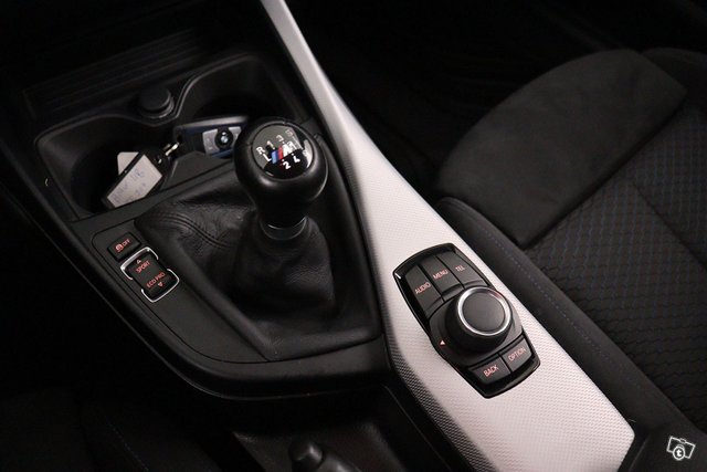 BMW 118 18