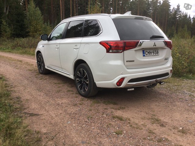 Mitsubishi Outlander 2
