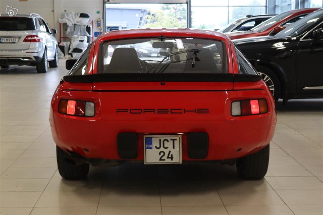 Porsche 928 10