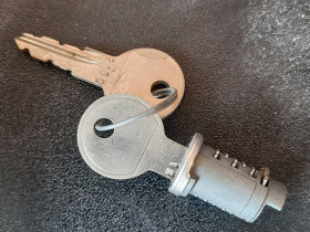 Saab 9-3 vetokoukun lukko, Lisävarusteet ja autotarvikkeet, Auton varaosat ja tarvikkeet, Ruokolahti, Tori.fi Saab 9-3 vetokoukun lukko, Lisävarusteet ja autotarvikkeet, Auton varaosat ja tarvikkeet, Ruokolahti, Tori.fi