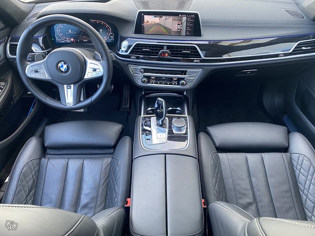 BMW 745Le XDrive 10