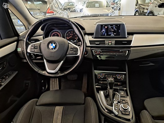BMW 218 7