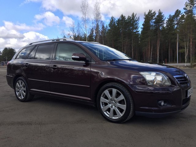 Toyota Avensis 1