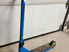 Madd Gear potkulauta/skuutti, Rullaluistelu ja skeittaus, Urheilu ja ulkoilu, Mustasaari, Tori.fi Madd Gear potkulauta/skuutti, Rullaluistelu ja skeittaus, Urheilu ja ulkoilu, Mustasaari, Tori.fi