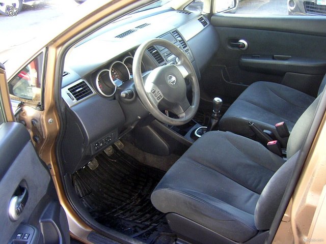 Nissan Tiida 6