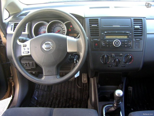 Nissan Tiida 8