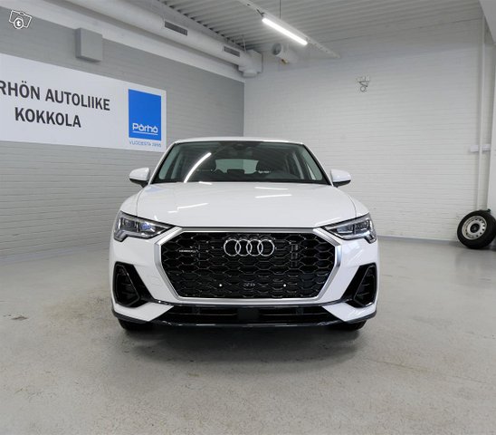 Audi Q3 8