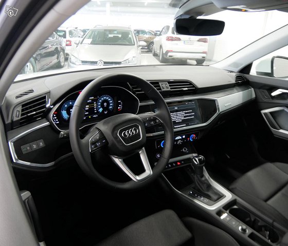 Audi Q3 9