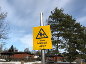Varokaa leikkiviä lapsia, Muu piha ja puutarha, Piha ja puutarha, Kokkola, Tori.fi Varokaa leikkiviä lapsia, Muu piha ja puutarha, Piha ja puutarha, Kokkola, Tori.fi