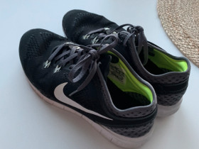 Niken urheilukengät, Kuntoilu ja fitness, Urheilu ja ulkoilu, Muhos, Tori.fi Niken urheilukengät, Kuntoilu ja fitness, Urheilu ja ulkoilu, Muhos, Tori.fi