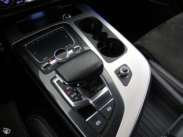 Audi Q7 23