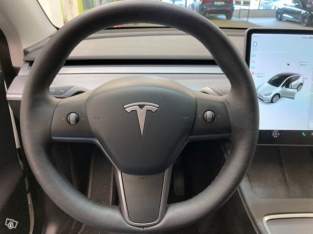 Tesla Model Y 15