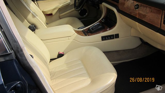 Jaguar XJ 5