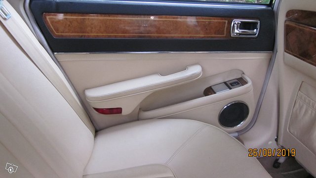 Jaguar XJ 7