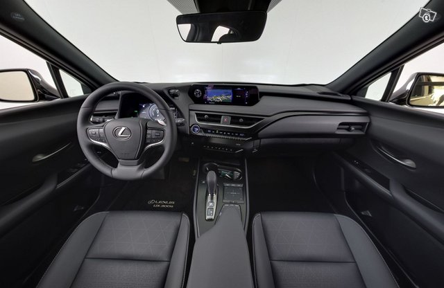Lexus UX 11