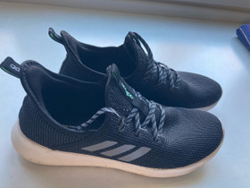 Hyväkuntoiset Adidas-lenkkarit, Ulkoilu ja retkeily, Urheilu ja ulkoilu, Kajaani, Tori.fi Hyväkuntoiset Adidas-lenkkarit, Ulkoilu ja retkeily, Urheilu ja ulkoilu, Kajaani, Tori.fi