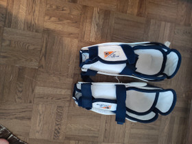 Jofa 2500 säärisuojat, Jääkiekko ja luistelu, Urheilu ja ulkoilu, Hämeenlinna, Tori.fi Jofa 2500 säärisuojat, Jääkiekko ja luistelu, Urheilu ja ulkoilu, Hämeenlinna, Tori.fi