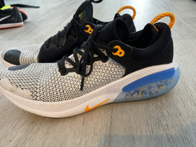 Nike lenkkarit, Juoksu ja lenkkeily, Urheilu ja ulkoilu, Hausjärvi, Tori.fi Nike lenkkarit, Juoksu ja lenkkeily, Urheilu ja ulkoilu, Hausjärvi, Tori.fi