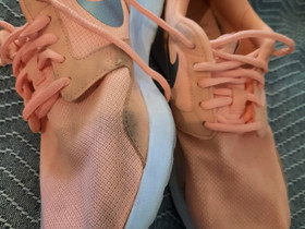 Nike lenkkarit, Juoksu ja lenkkeily, Urheilu ja ulkoilu, Hollola, Tori.fi Nike lenkkarit, Juoksu ja lenkkeily, Urheilu ja ulkoilu, Hollola, Tori.fi
