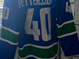 NHL pelipaita Vancouver Canucks, Jääkiekko ja luistelu, Urheilu ja ulkoilu, Jyväskylä, Tori.fi NHL pelipaita Vancouver Canucks, Jääkiekko ja luistelu, Urheilu ja ulkoilu, Jyväskylä, Tori.fi