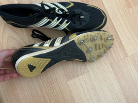 Adidas miesten nappikset, Jalkapallo, Urheilu ja ulkoilu, Pori, Tori.fi Adidas miesten nappikset, Jalkapallo, Urheilu ja ulkoilu, Pori, Tori.fi