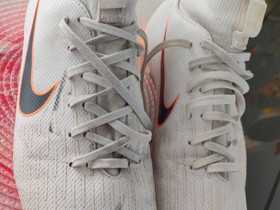 Nike nappikset, 38, Jalkapallo, Urheilu ja ulkoilu, Liperi, Tori.fi Nike nappikset, 38, Jalkapallo, Urheilu ja ulkoilu, Liperi, Tori.fi