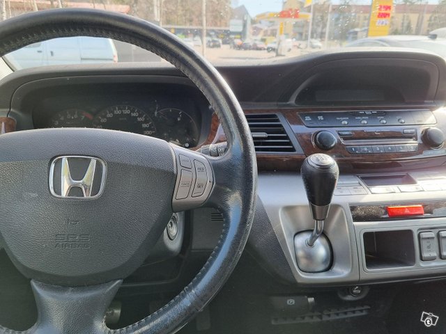 Honda FR-V 12