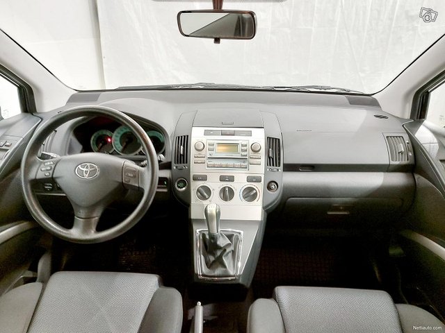 Toyota Corolla Verso 11