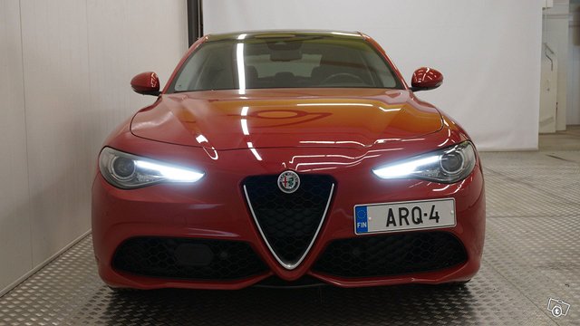 Alfa Romeo Giulia 8