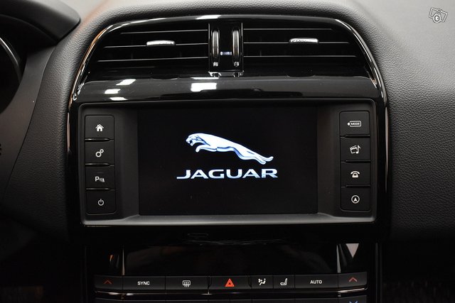 Jaguar XE 18