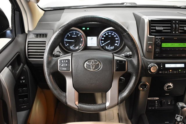 Toyota LAND CRUISER 17